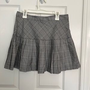 BLACK & WHITE PLAID ZIPPER BACK MINI SKIRT
